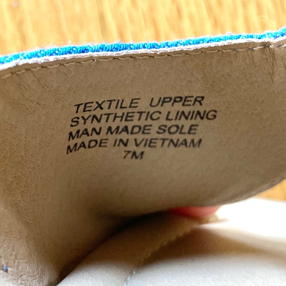 Women’s Ann Taylor LOFT denim chambray look wedge sandals with 1+3/4 inch heel - Picture 9 of 9